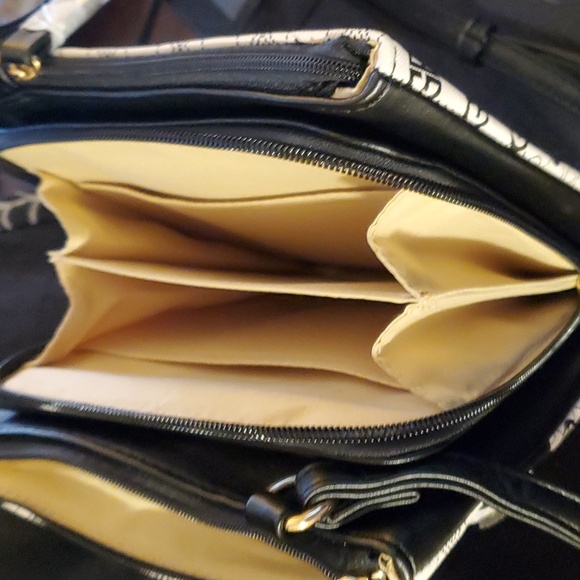 Giani Bernini NWOT Signature Crossbody - Picture 6 of 15